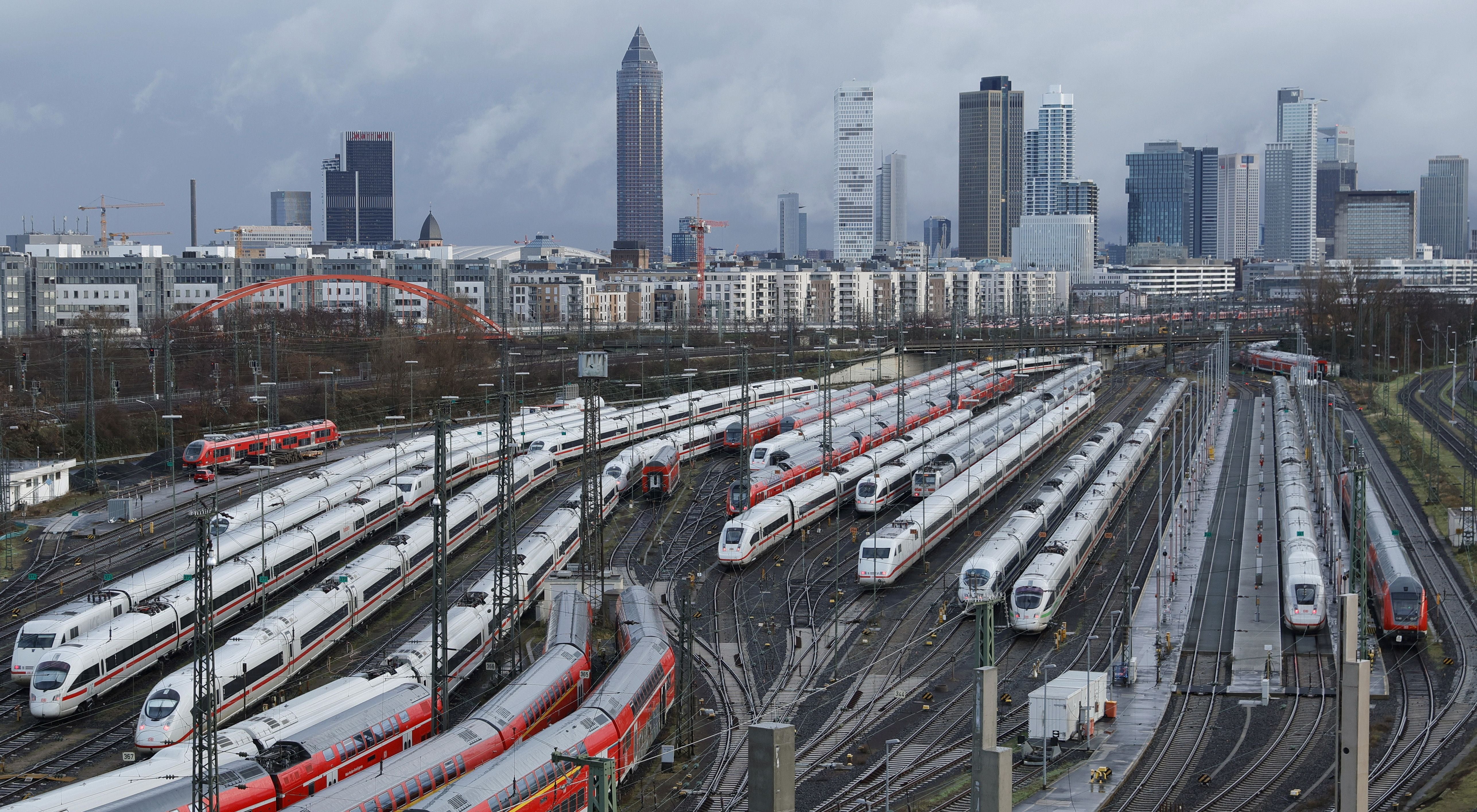 Streik Bei Der Deutschen Bahn Endet Vorzeitig Montagmorgen