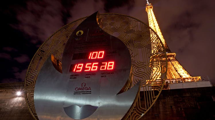 Mittwoch in Paris: Noch hundert Tage bis zum Olympiastart – laut dem Countdown in der Nähe des Eiffelturmes. (Bild: Gareth Fuller/PA Images)