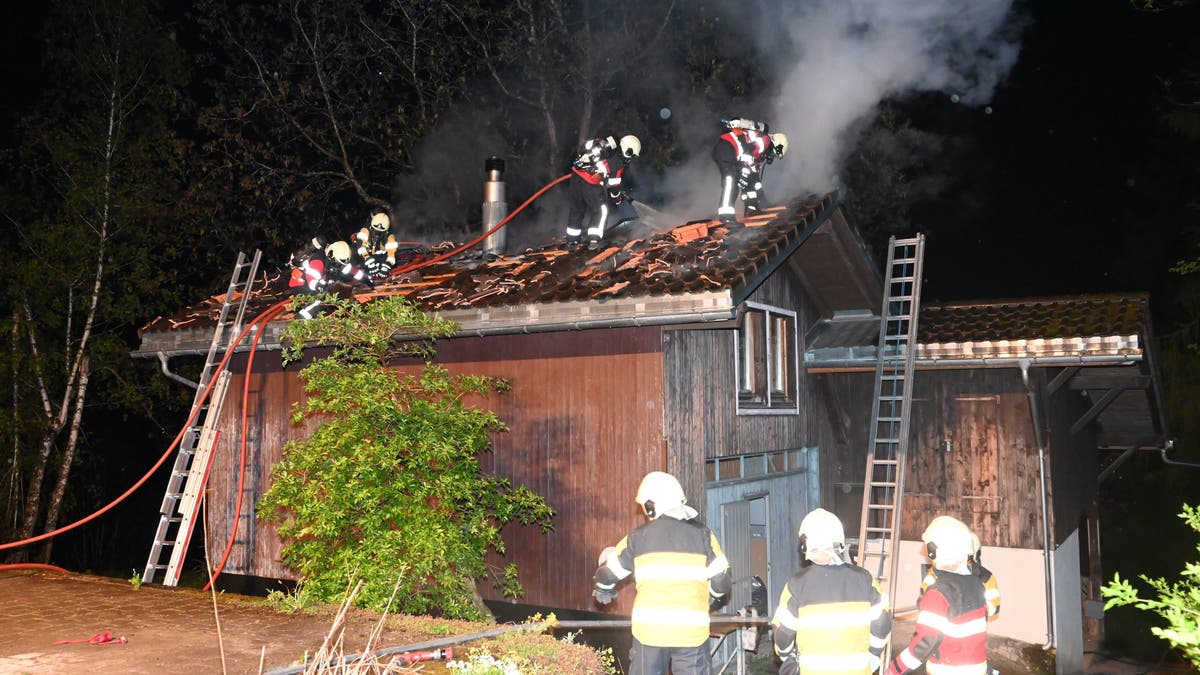 Walenstadtberg: Dachstock in Brand geraten
