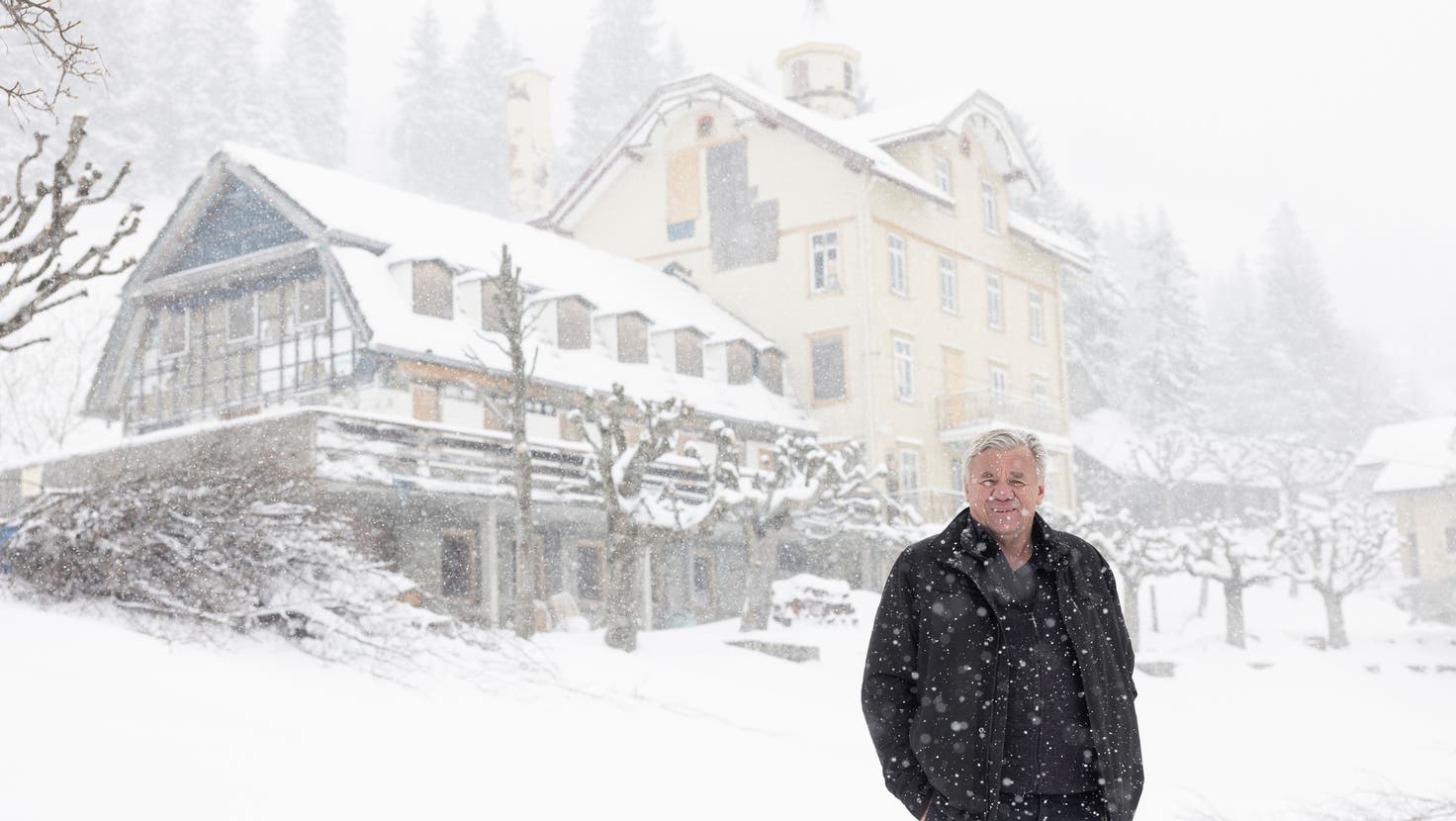 750'000 Franken hat der Badener Investor fürs Hotel des Alpes hingeblättert: Christoph Schoop im Schnee. (Bild: Severin Bigler)