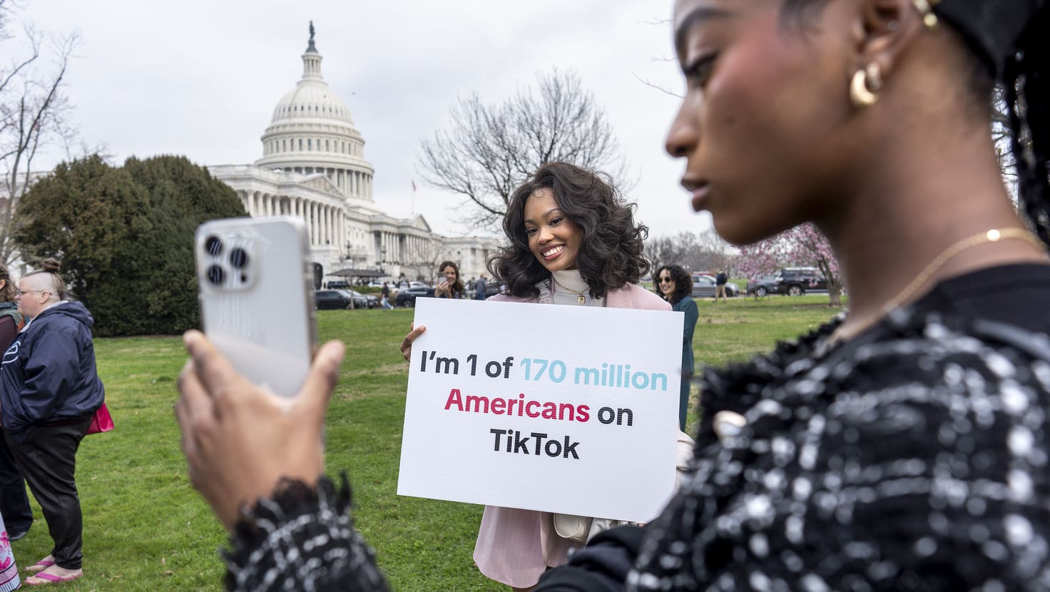 Die Proteste waren vergeblich: Der Kongress in Washington hat ein mögliches Tiktok-Verbot genehmigt, obwohl Nutzer heftig dagegen demonstrierten. (Bild: J. Scott Applewhite/AP)