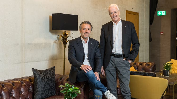Die Badener Investoren Werner Eglin (rechts) und Architekt Stefan Wetzel, hier im Blue City Hotel in Baden. (Bild: Sandra Ardizzone)