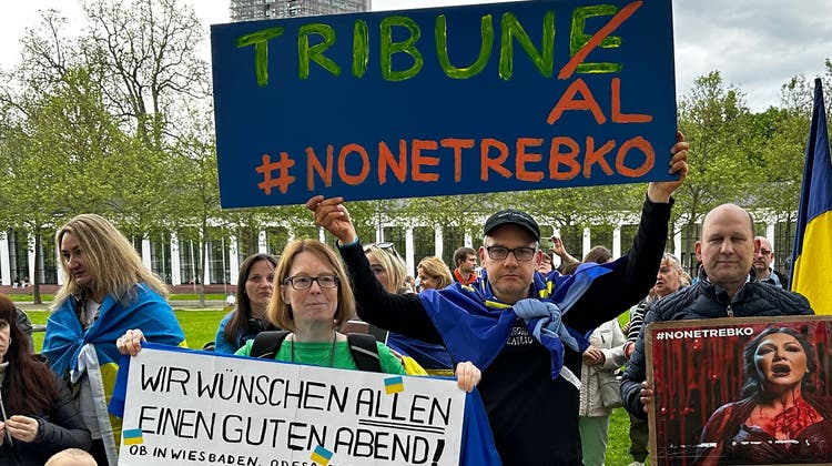 Demonstrationen gegen Anna Netrebko Anfang Mai in Wiesbaden. (Boris A. Pekarski)
