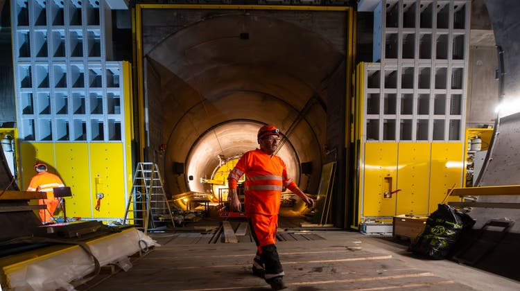 Die Sanierungsarbeiten im Gotthard-Basistunnel gehen in den Endspurt. (Bild: Samuel Golay, Keystone/Ti-Press)