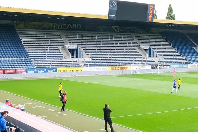Uma imagem sombria: curva FCL vazia durante um jogo no verão Corona de 2020.