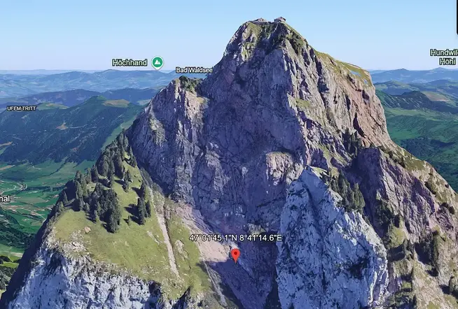 O vermelho marca o local onde o montanhista foi resgatado pelo helicóptero Rega de acordo com os registros de voo.