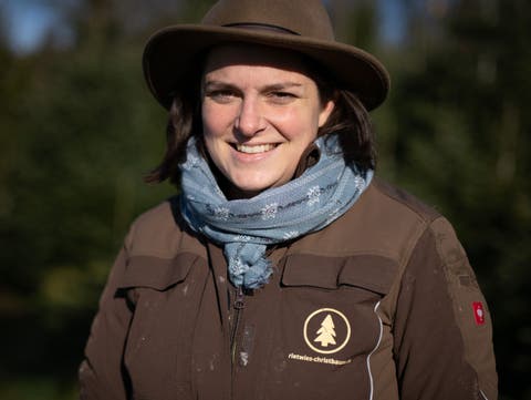 Franziska Steiner-Kaufmann, Mitte-Präsidentin im Kanton St.Gallen, steht in ihrer Christbaumplantage in Gommiswald.