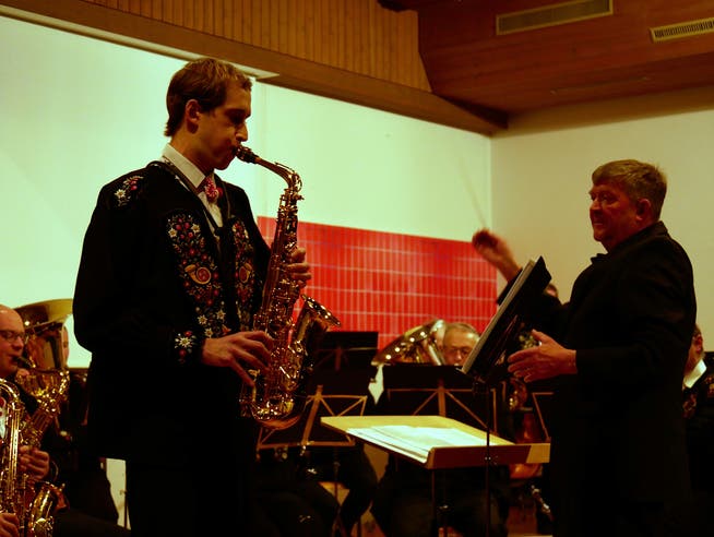Solist Mathias Besse am Altsaxofon.