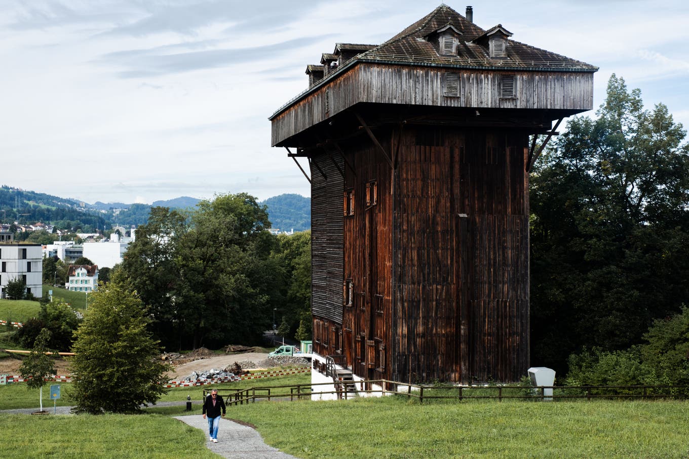 Lange ungenutzt wacht der Tröckneturm über das Burgweiherareal.