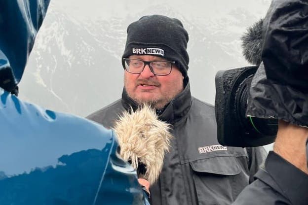 Beat Kälin reports on site in a live circuit for SRF “Switzerland Aktuell”.