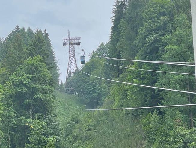 The cart cable car got stuck after a violent wind. carrow cable car dornbirn stuck