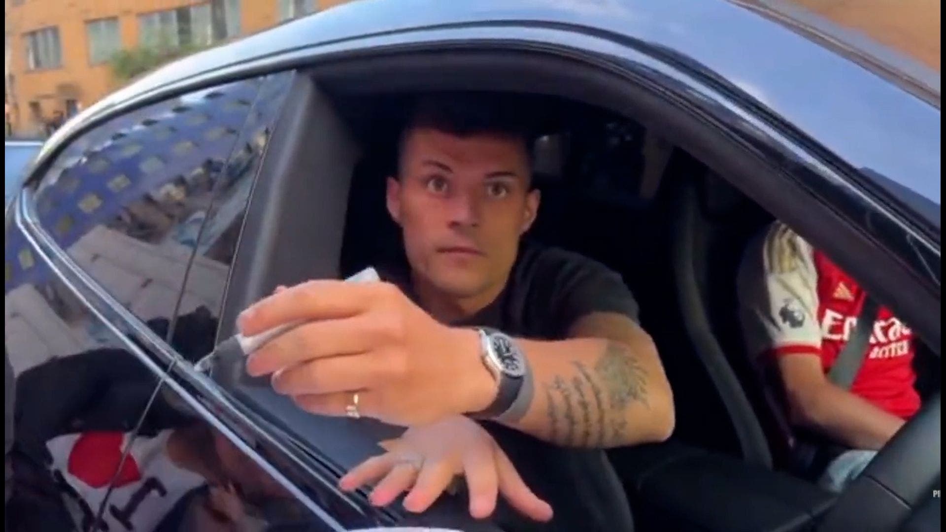 Granit Xhaka Vor Wechsel: Arsenal-Fans Singen «Wir Wollen, Dass Du ...