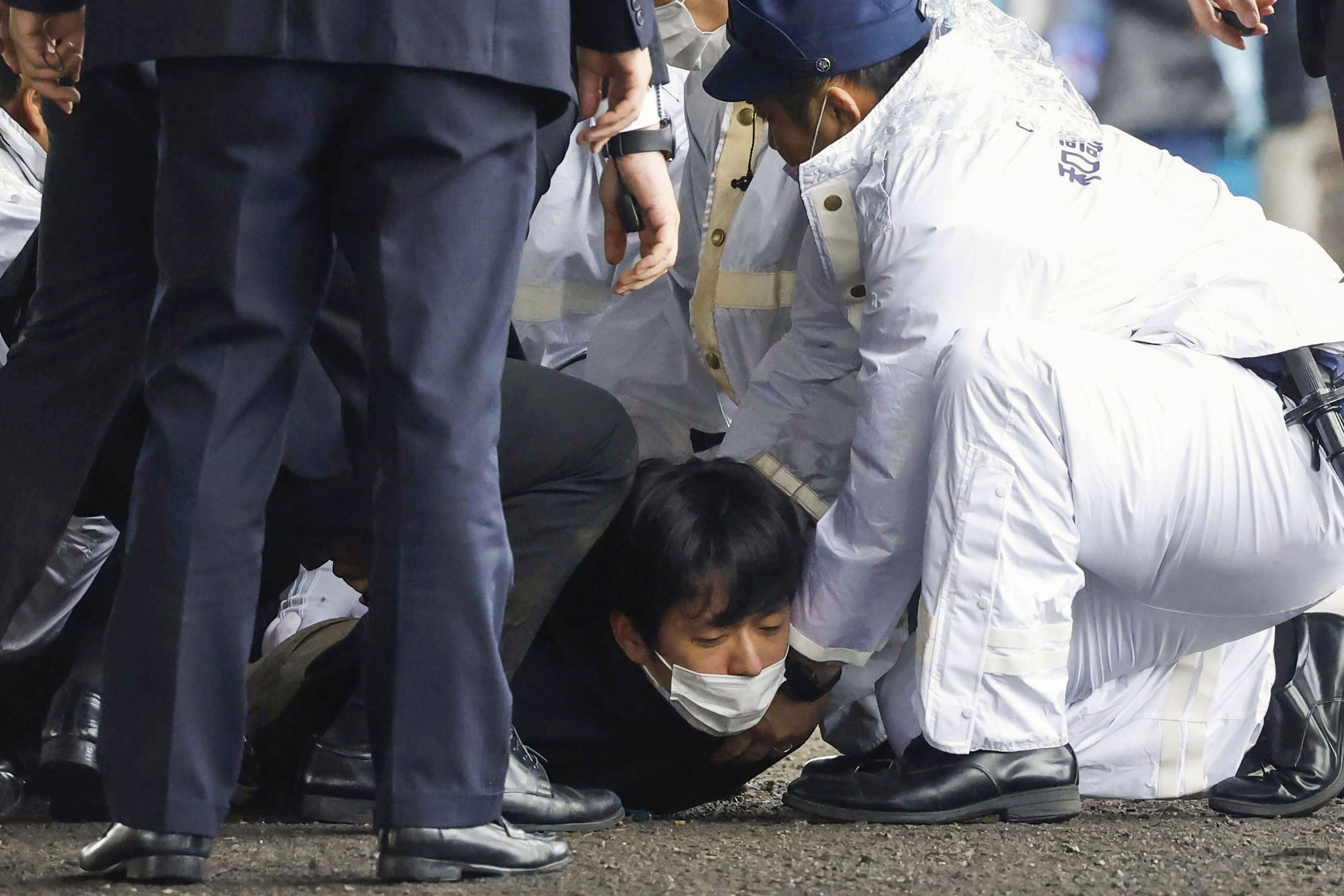 Японский покушение. Японцы фото. Японские люди. Покушение на премьер министра Японии. Полицейские в Японии.