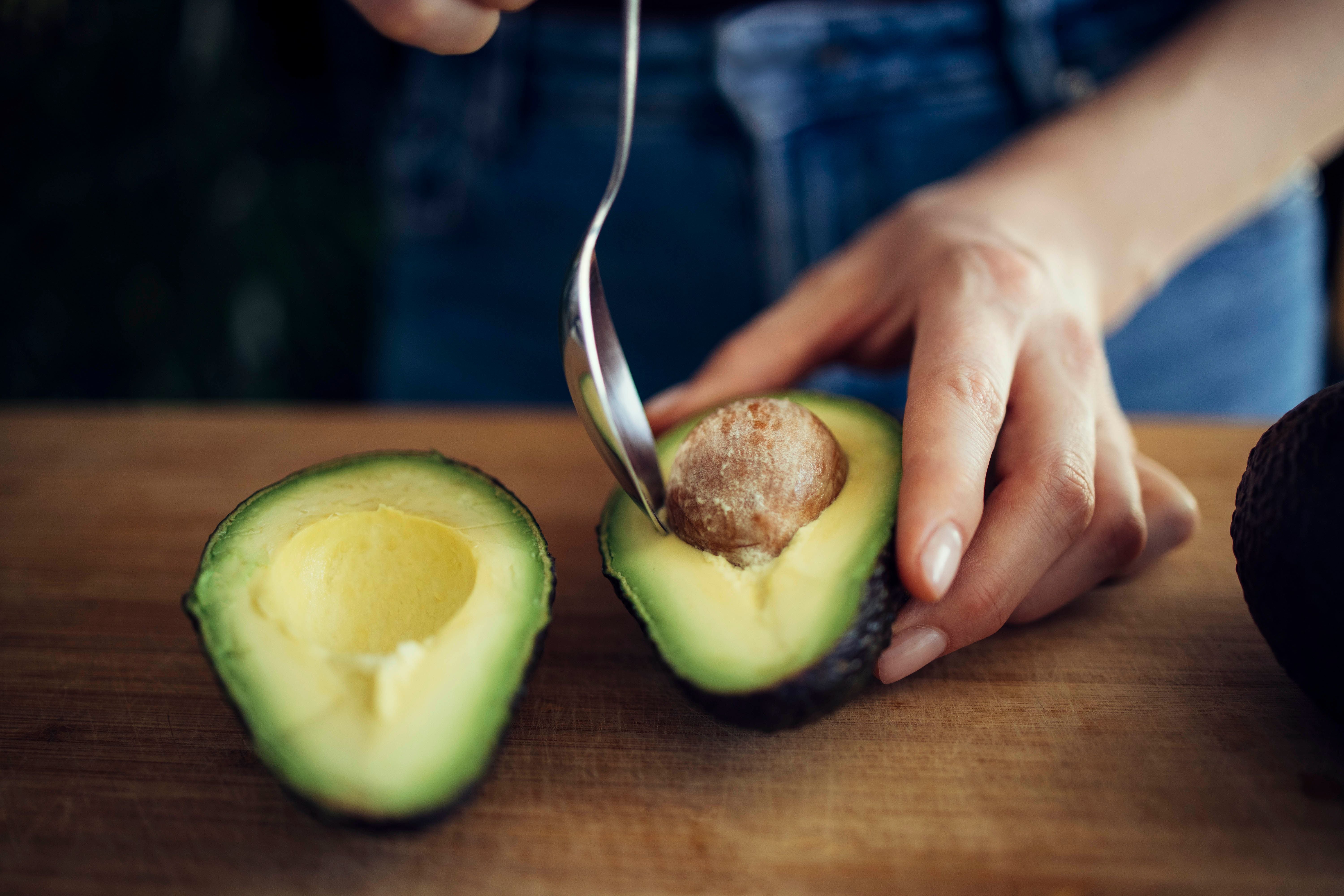 Heimisches Fleisch, aber Avocados aus Peru – warum die Schweiz Mühe mit ...
