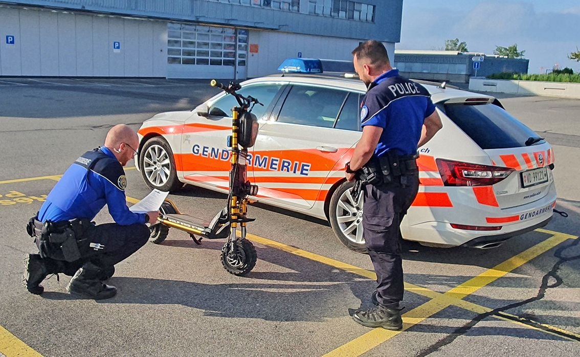 Wilde Fahrt Durch Biel: Polizei Liefert Sich Verfolgungsjagd Mit ...